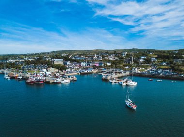 Baltimore, West Cork İrlanda kıyı köy havadan görünümü.