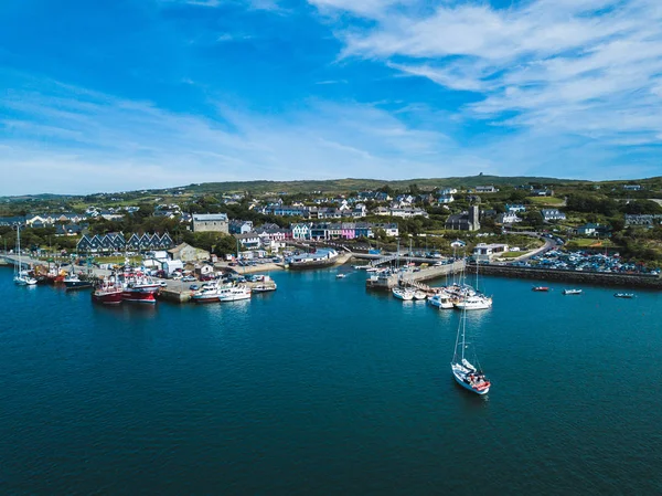 Vista aérea de la aldea costera de Baltimore, West Cork en Irlanda . — Foto de Stock