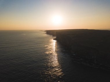 Inishmore havadan görünümü gün batımında Aran Islands