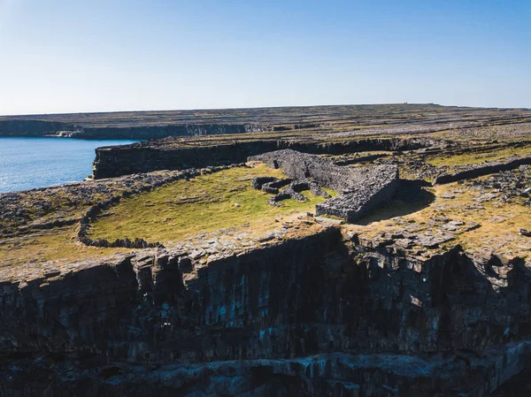 Widok na Fort czarny z inishmore na Wyspy Aran, Irlandia. — Zdjęcie stockowe