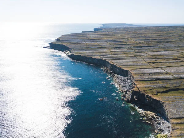 Inishmore havadan görünümü Aran Islands, İrlanda.