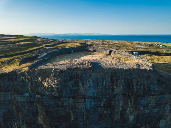 Widok z lotu ptaka z Inishmore-fort Dun Aengus na Wyspy Aran — Zdjęcie stockowe