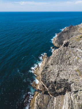 Ada kayalıkları İrlanda, yaz aylarında havadan görünümü