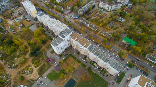 典型的なロシアの都市日没時で、中心。航空写真ビュー — ストック写真