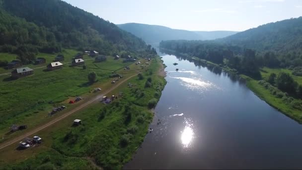 Caverna de Kapova, Shulgan tash natural reserve, Bashkortostan, Rússia. Vista aérea — Vídeo de Stock