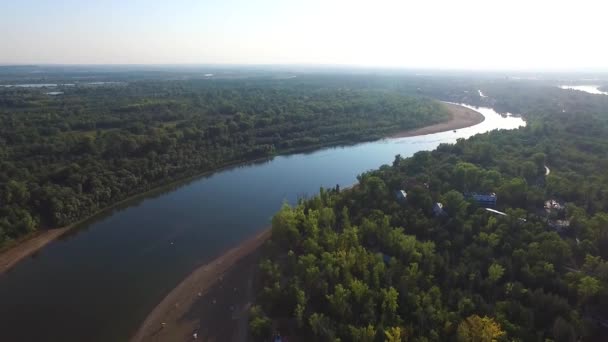 Rio Meio Uma Floresta Perto Cidade Inquérito Aéreo Centro Recreação — Vídeo de Stock