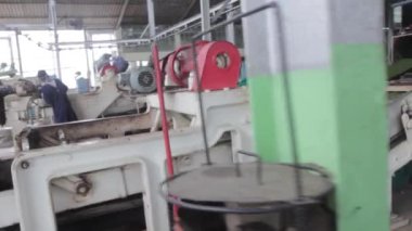 2013 06, Hindistan, Assam: bir çay fabrikası içinde