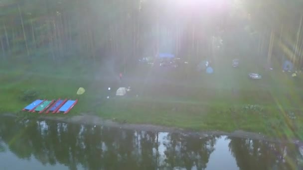 Paysage fluvial sur la rivière Ai. Vue aérienne — Video