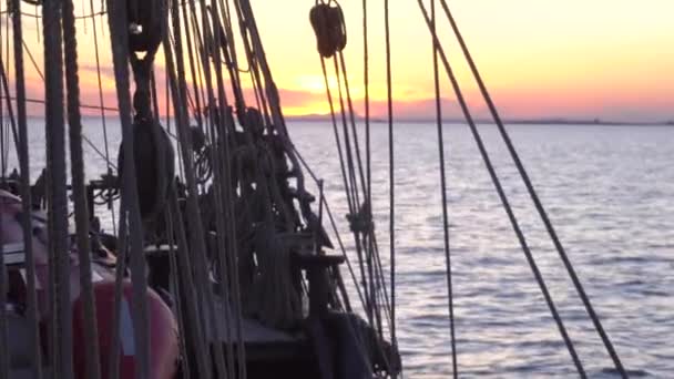 Seascape do lado de um veleiro velho — Vídeo de Stock