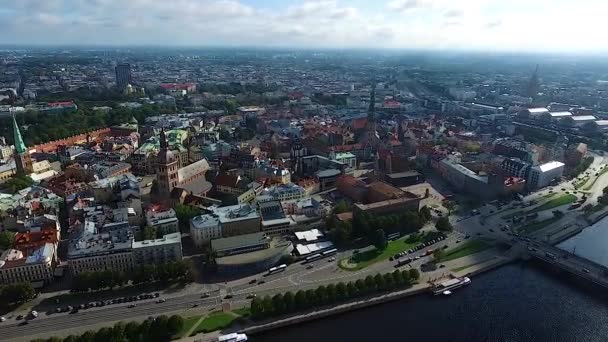 Riga, Lettonia - Settembre 2016: Veduta panoramica aerea sul centro storico — Video Stock