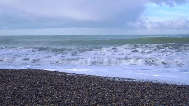 Сильные волны на Черном море — стоковое видео