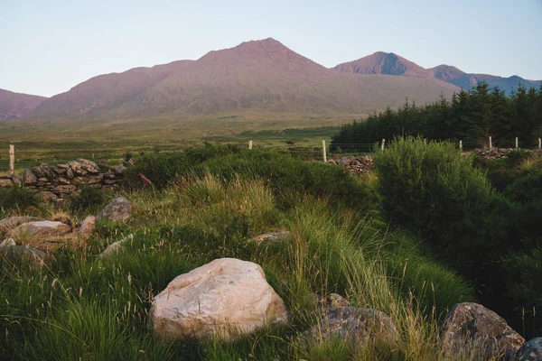 Lieutenancy area in de buurt van berg Carrauntoohil. In de ochtend — Stockfoto