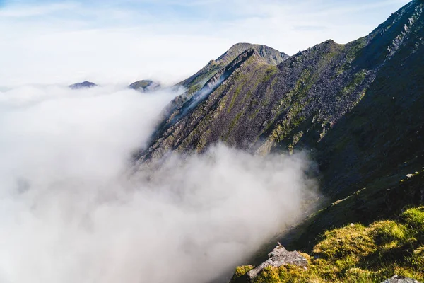 Yaz aylarında Carrauntoohil İrlandalı dağlar görünümünden