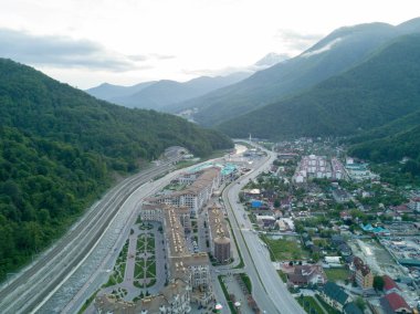 Soçi, Rusya - Mayıs, 2017: Ski Resort duvara yakın soğutucu camekan Gorod yukarıda havadan görünümü