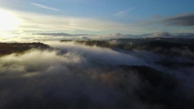 Günbatımı Karatash ridge Ural dağlarında. Uçan uçak tarafından