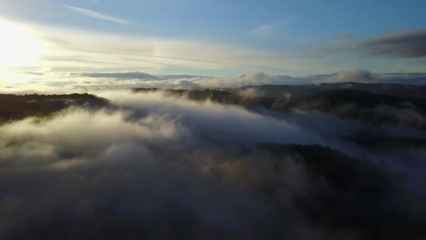 Pôr-do-sol nas montanhas Urais em Karatash Ridge. Voando por drone — Vídeo de Stock