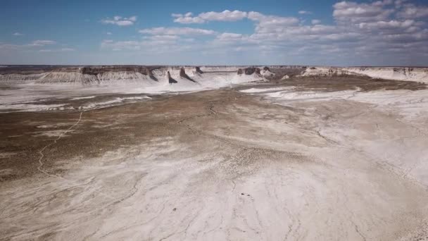 Desertos e montanhas no Cazaquistão como de outro planeta — Vídeo de Stock