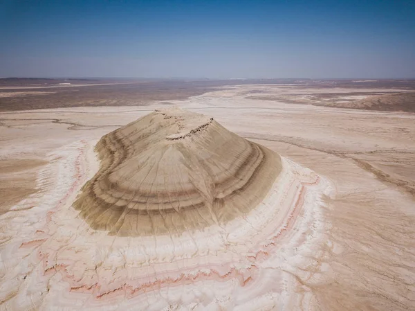 Öknar och berg i Kazakstan som från en annan planet — Stockfoto