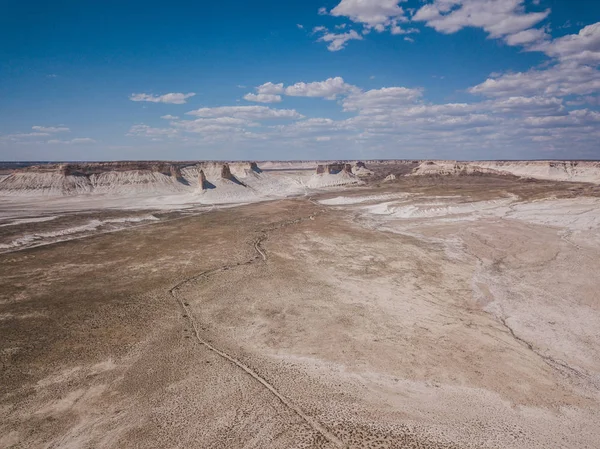 Desertos e montanhas no Cazaquistão como do deserto do Arizona — Fotografia de Stock