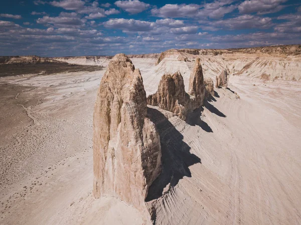 Desertos e montanhas no Cazaquistão como do deserto do Arizona — Fotografia de Stock