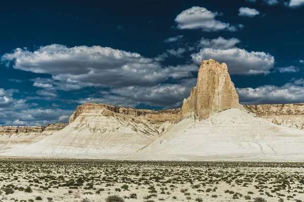 Desiertos y montañas en Kazajstán como el desierto de Arizona —  Fotos de Stock