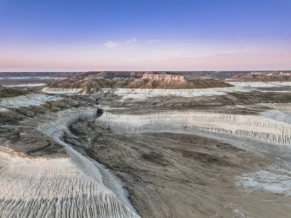 Wüsten und Berge in Kasachstan wie aus der Wüste Arizonas Stockbild