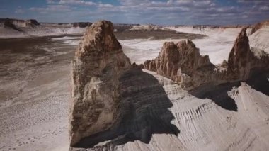 Arizona çölü'nden çöller ve Kazakistan'ın dağlar gibi