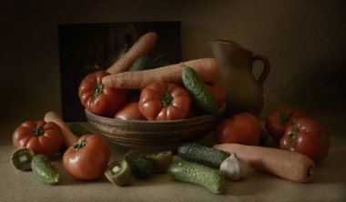 Meyve ve sebze bir kil kase.