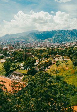 Bello, Antioquia, Kolombiya manzaralı şehir manzarası.