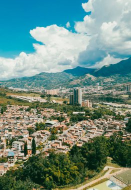Bello, Antioquia, Kolombiya manzaralı şehir manzarası.