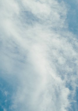 bulutlu mavi gökyüzü arkaplanı.