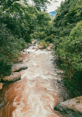 Tamesis, Antioquia 'da dağlar ve atlar manzaralı manzaralar. Kolombiya.
