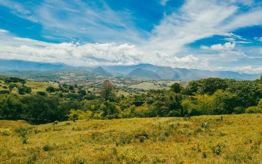Tamesis, Antioquia 'da dağlar ve atlar manzaralı manzaralar. Kolombiya.