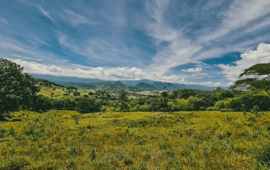 Tamesis, Antioquia 'da dağlar ve atlar manzaralı manzaralar. Kolombiya.