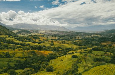 Tamesis, Antioquia 'da dağlar ve atlar manzaralı manzaralar. Kolombiya.