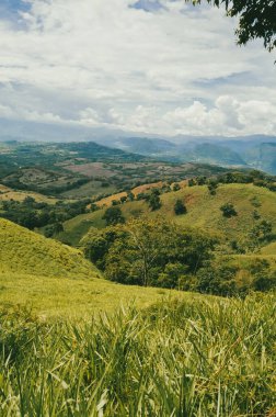 Tamesis, Antioquia 'da dağlar ve atlar manzaralı manzaralar. Kolombiya.