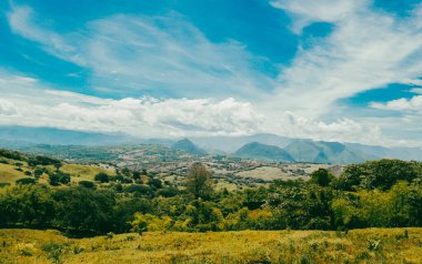 Tamesis, Antioquia 'da dağlar ve atlar manzaralı manzaralar. Kolombiya.
