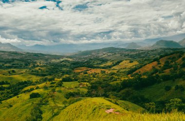Tamesis, Antioquia 'da dağlar ve atlar manzaralı manzaralar. Kolombiya.