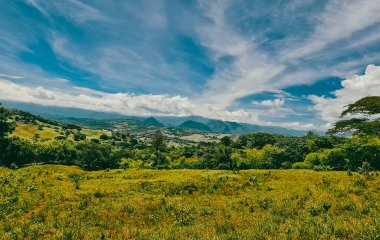 Tamesis, Antioquia 'da dağlar ve atlar manzaralı manzaralar. Kolombiya.