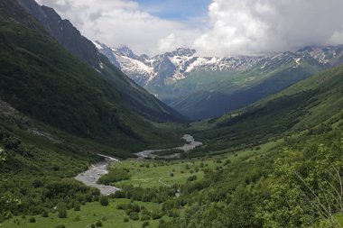Dombay-ülgen vadiye