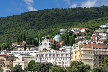 Opatija Hırvatistan şehir manzarası Lungomare gezinti güvertesinden