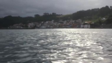 Gün batımında tekneyle