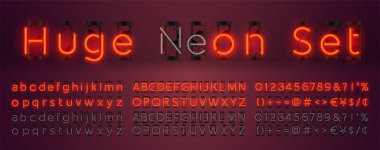 Mega büyük neon parlayan alfabesi ile üst ve küçük harfler, vektör yazı tipi. Parlak metin efekti. Açık ve kapalı lamba. Neon sayılar ve noktalama işaretleri. kırmızı zemin üzerine izole.