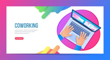 Bir dizüstü bilgisayar ile çalışan bir adam üzerinde en iyi manzaralı banner. Alan, başarılı bir iş veya serbest coworking. Vektör çizim