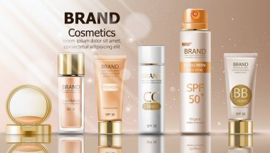 Krem, güneş kremi, astar ve fondöten ile bej rengi makyaj seti. Ayna ve güneş parlayan dekorasyon