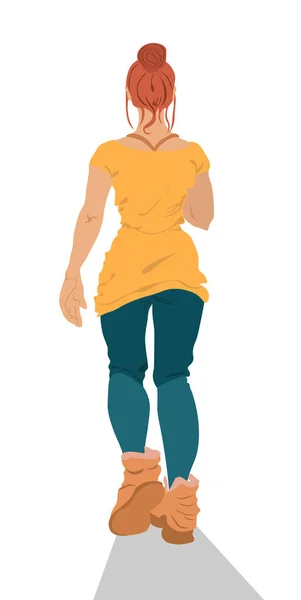 Mujer pelirroja en leggins azules, botas marrones y camiseta amarilla corriendo. Vista trasera — Archivo Imágenes Vectoriales