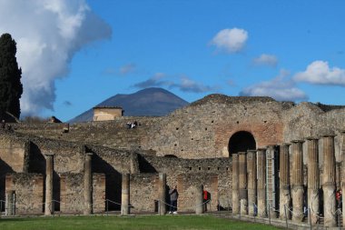 Pompeya / Pompeii antik Roma şehri M.S. 79 'da Vesuvius' un patlaması ile gömüldü.