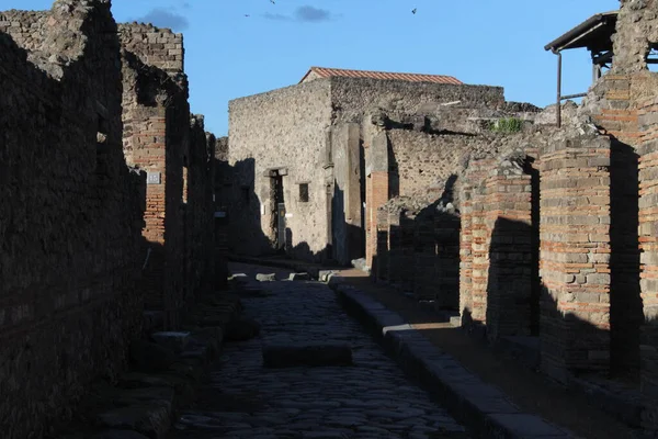 Pompeya / Pompeii antik Roma şehri M.S. 79 'da Vesuvius' un patlaması ile gömüldü.