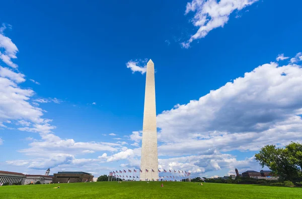 Вашингтон Округ Колумбия Памятник Солнечный День Фоне Голубого Неба — стоковое фото