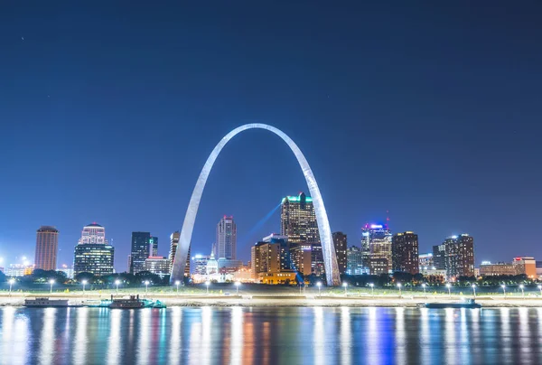 Louis Rascacielos Por Noche Con Reflejo Río Louis Missouri — Foto de Stock